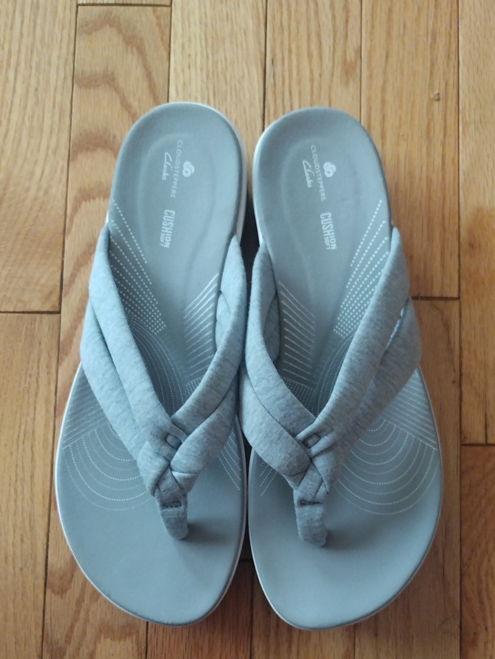 Clarks Women's Light Gray Cushioned Thong Sandals